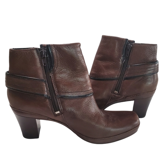 Clarks Artisan Leather Brown Ankle Booties Sz 9. - Picture 2 of 5